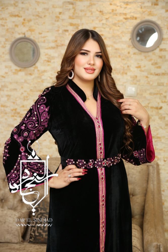 Caftan Al Hayba noir et rose